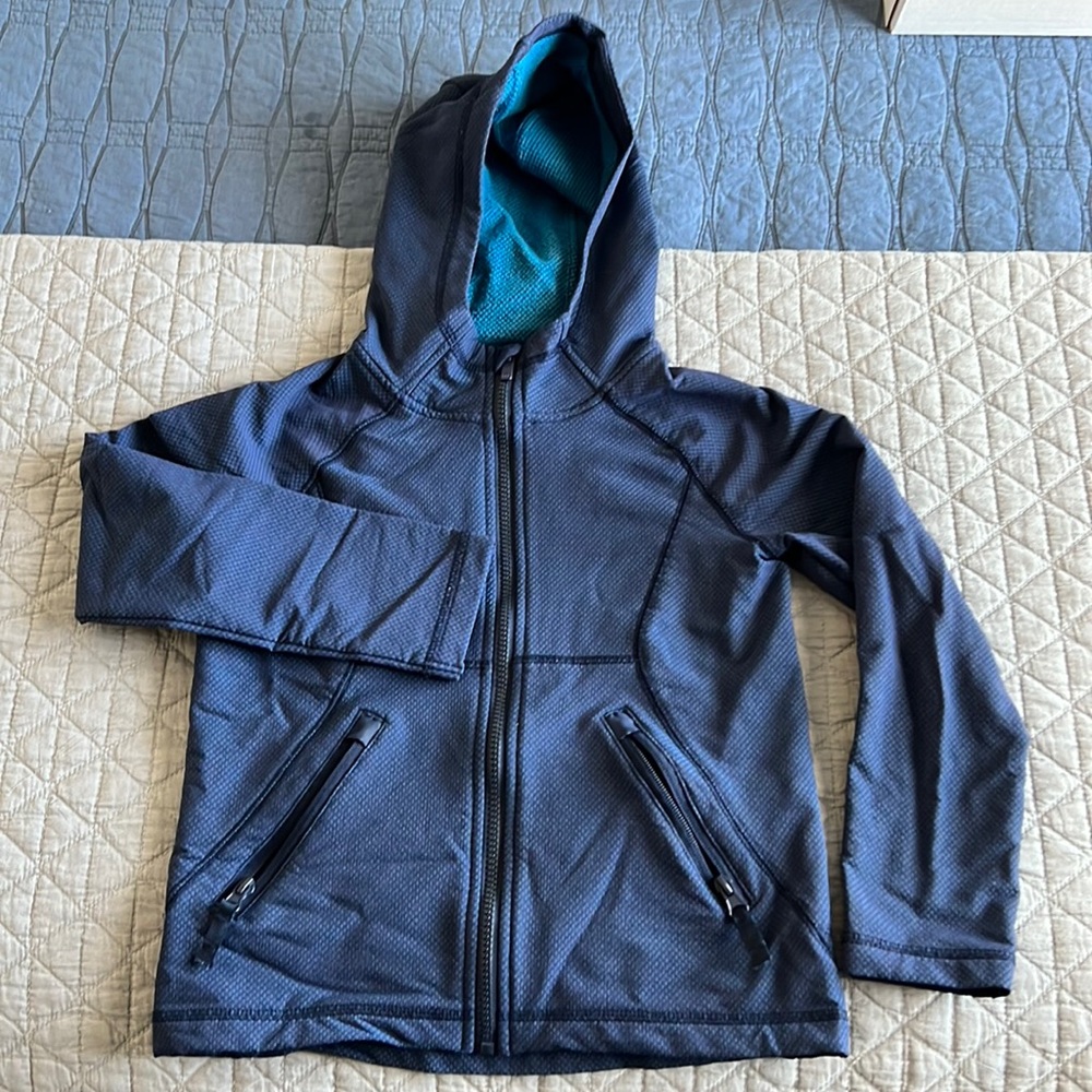 Like new, barely worn navy blue Kids’ water-resistant zip-up hooded jacket.